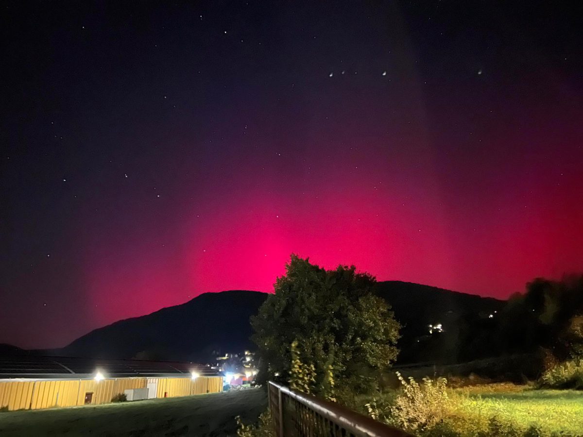 Izjemno močna geomagnetna nevihta – severni sij morda spet viden tudi nocoj!