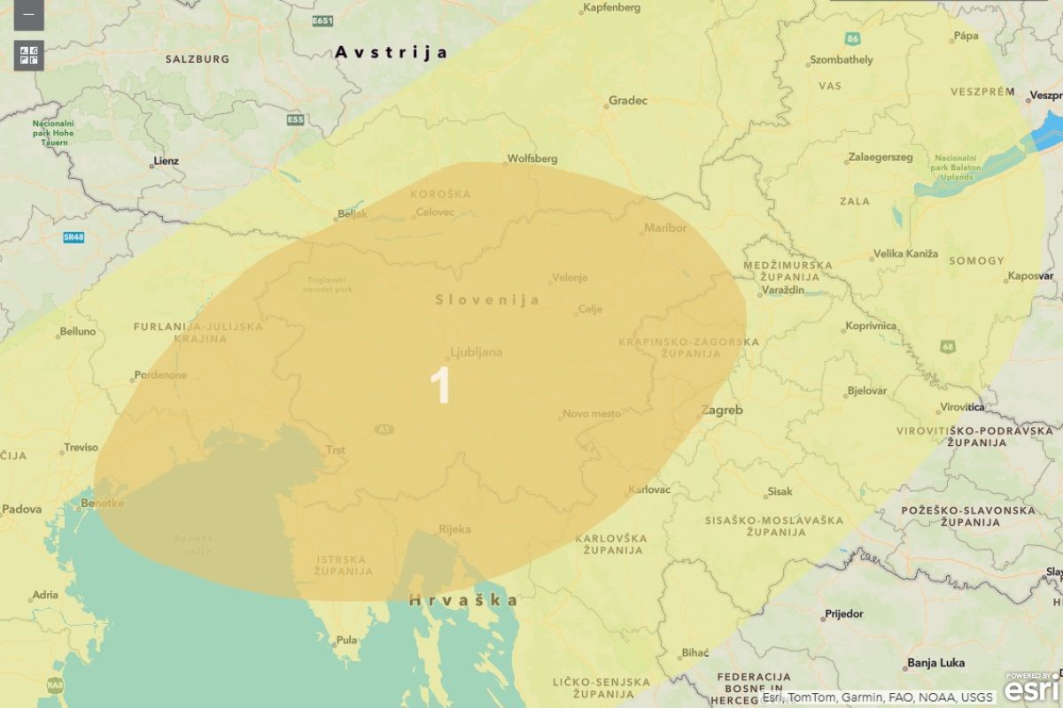 Ob prehodu fronte močni sunki vetra, nalivi in verjetnost toče